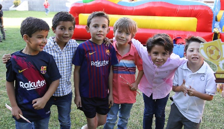  Andrés con sus amigos.