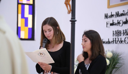 Primera Comunión de Montse Córdova.