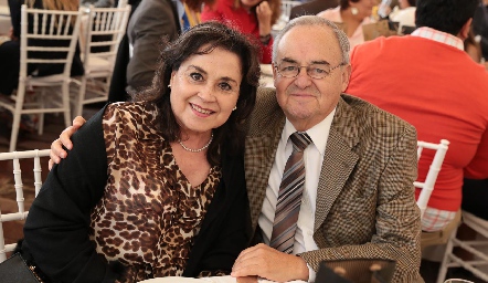  Martha Ramírez y Dr. González Ojeda.