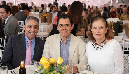  Miguel Arriaga, Emilio Melo y Roxana Delgado de Melo.