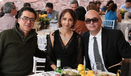  Miguel Gocher, Sonia Salazar y Omar González.