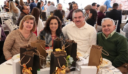  Alejandra Oliveros, Cristina Hernández, Armando Azuara y Carlos Contreras.