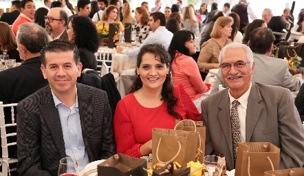  Gabriel Anguiano, Luz Elena Torres y Arsenio Torres.