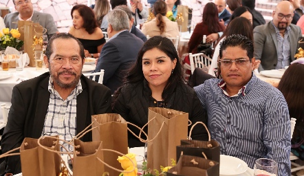  Salvador Reyes, Ethel Reyes y Alejandro Cleto.