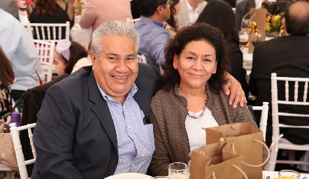  Jorge Luis García y Silvia de García.