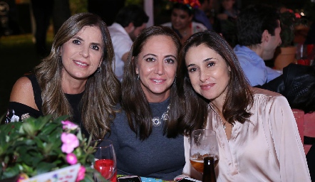  Gabriela Godínez, Cristina Guerra y Liz Stevens.