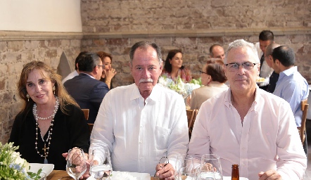Fride Neumann, José Luis Olivares y Erick Neumann.