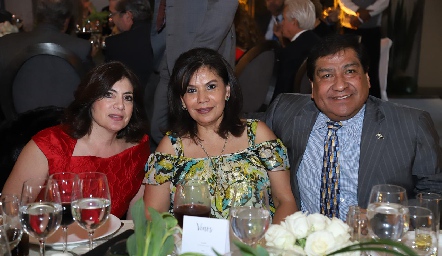  Leticia Anaya, Tita Ruiz y René Díaz.