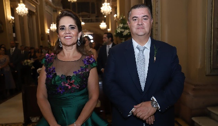  Gabriela Payán y Nicolás Mina, papás de la novia.