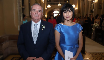  Alejandro Mancilla y Tere Guerrero de Mancilla, papás del novio.