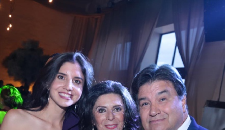  Alejandra, Adriana y Jesús Torres.