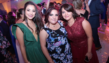  Andrea Carvajal, Mariana Rodríguez y Andrea Villafuerte.