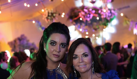  Cristina Pérez y Elsa Tamez.
