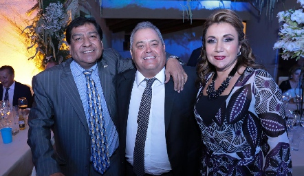  René Díaz, Carlos Delgado y Claudia de Rossel.