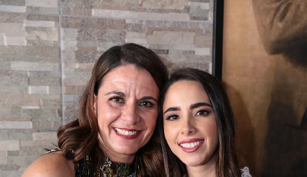 Lupita Bárcena y Lorena Cuadra.
