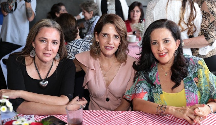  Alicia Téllez, Rosy Rodríguez y Ana Irma Ramos.