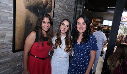 Ale Lomelí, Lorena Cuadra y Gaby Aguirre.