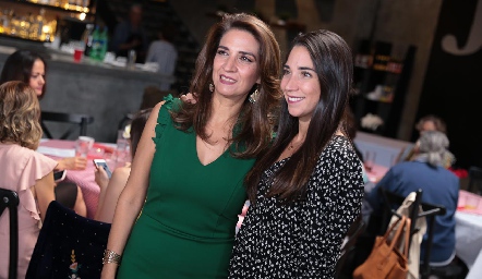  Lourdes Velázquez y Lulú Álvarez.