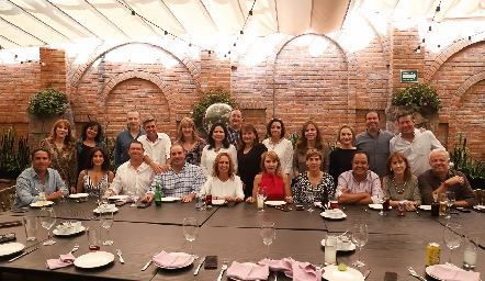  Paty, Maru, Pepe, Galo, Paty, Queta, Fidel, Carla, Ana, Claudia, Paty, Mauricio, Óscar, Toño, Dolores, Guillermo, Manolo, Mireya, Celina, Ana, Alo, Déborah y Luigi.
