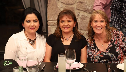  Queta Contreras, Carla Contreras y Paty Padilla.