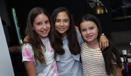  Vane, María Emilia y Camila.