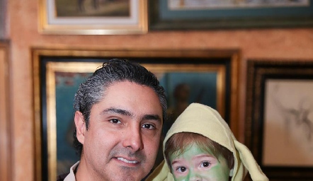  Jorge Cortés con su hijo.