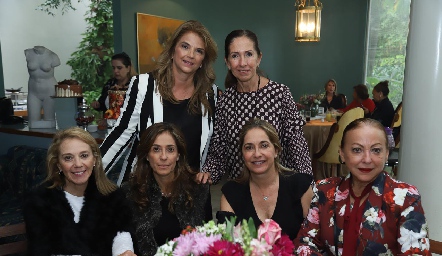 Luz María Márquez, Maru Díaz Infante, Tayde, Mónica y Patricia Gaviño con Rebeca Konishi.