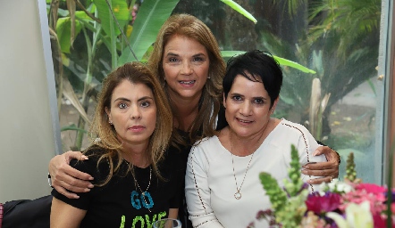  Claudia Anaya, Luz María Márquez y Tita de Lavín.