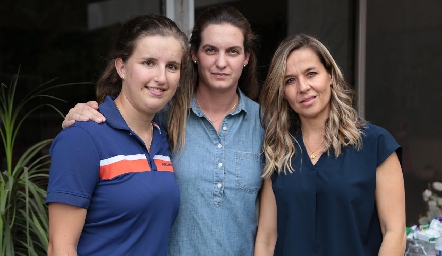  Sofía Torres, Hanni Abud y Marcela Torres.