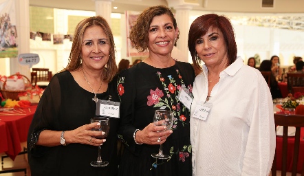  Claudia Gómez, Irma Aguilar y Adriana Sánchez.