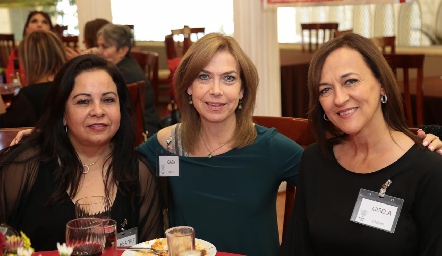  Beatriz Román, Gaby Nales y  Gisela Lozano.