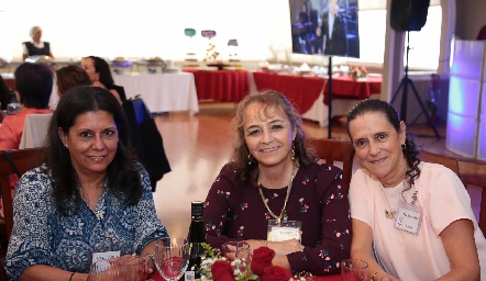  Verónica, Lorena González y Margarita Acebo.