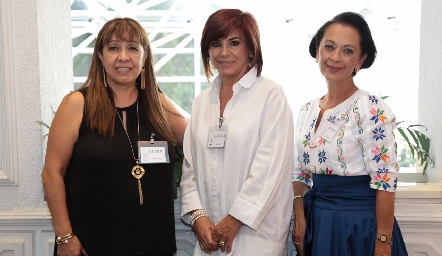  Clara Ramírez, Adriana Sánchez y  Norma Cárdenas.