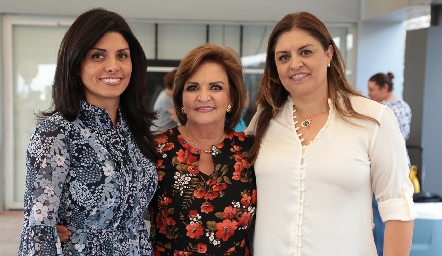  Cristina Suárez, Martha Elena De la Garza y Claudia Suárez.
