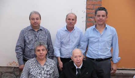  Federico, José Ramón, Jesús, Virgilio y Virgilio Garza.