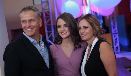  Humberto Siller y Mireya Payán de Siller con su hija Ilse.