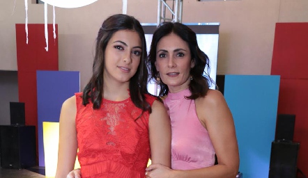  Marina Nieto y Claudia Artolózaga.