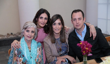  Lulú Álvarez de Artolózaga, Claudia Artolózaga, Fernanda Torres y Carlos Artolózaga.