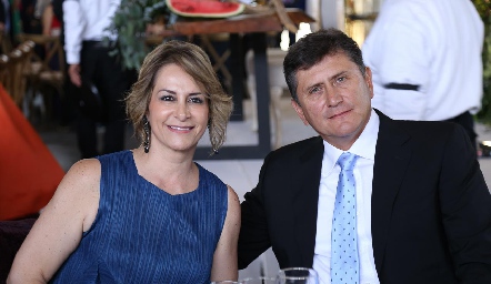  Alejandra Medina y Carlos Román.