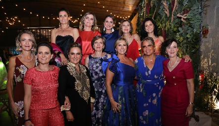  María Clara, Martha, Lupita, Mercedes, Ana Tere, Beatriz, Sofía, Gabriela, Cecilia, Maru, Ana Clara y Maricarmen Bárcena.
