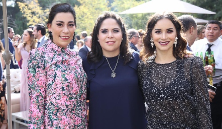  Ximena Torres, Fer Serrano y Claudia Dibildox.