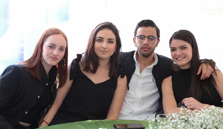  Alejandra Ocaña, Ana Martha Ocaña, Diego Zepeda y Vero Hernández.