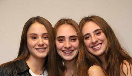  Alexia, Ana Isa y María Paula Revuelta.