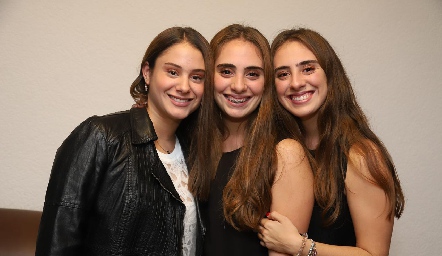  Hermanas Alexia, Ana Isa y María Paula Revuelta.