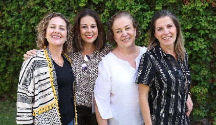  Guille, María Elena, Lourdes y Sofía Guerra.