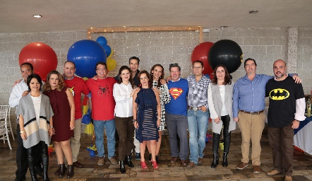  Alejandro Aguillón, Marilupe Córdova, Eva Anaya, Manolo Martins, Toño Gutiérrez, Ceci Ponce, César Ramos, Ale Ávila, Maricarmen Ayala, Óscar Mendizábal, Javier Córdova, Pilar Pérez, Mauricio Balbontín y José Manuel Carrillo.