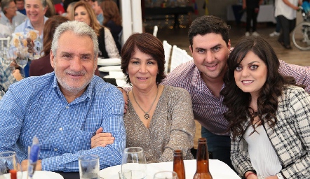  Miguel Robledo, Miriam Bravo, Miguel Robledo y Andrea Gutiérrez.