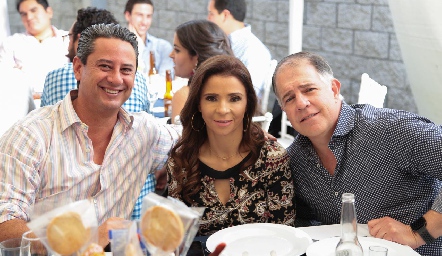  Manuel González, Lupita Mercado y Ramón Suárez.