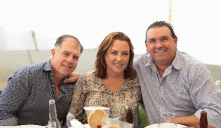  Ramón Suárez, Gaby Herrera y Guillermo Cueto.