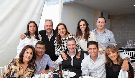  Acompañaron a los cumpleañeros.